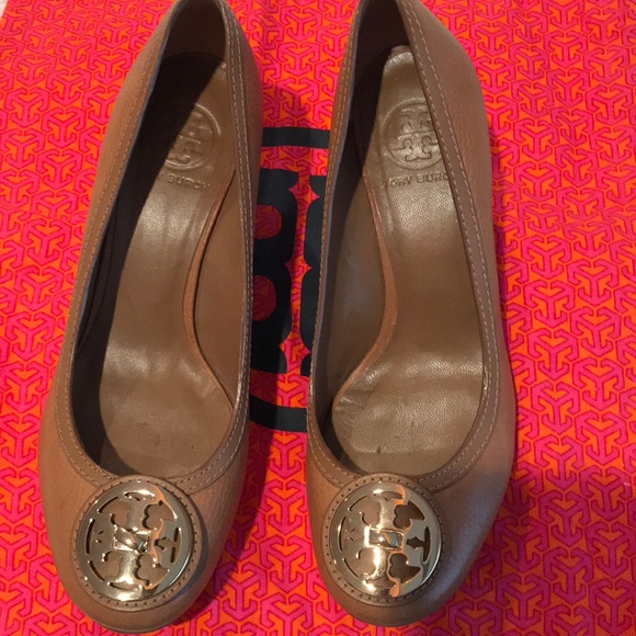 Tory Burch Shoes - Tory Burch Royal Tan Sea 65 mm Wedge
